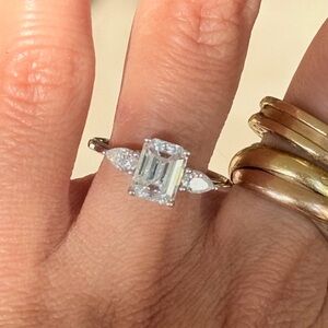 New Certified S925 Sterling silver Emerald Cut Moissanite VVS1 D2.0ct Ring 7